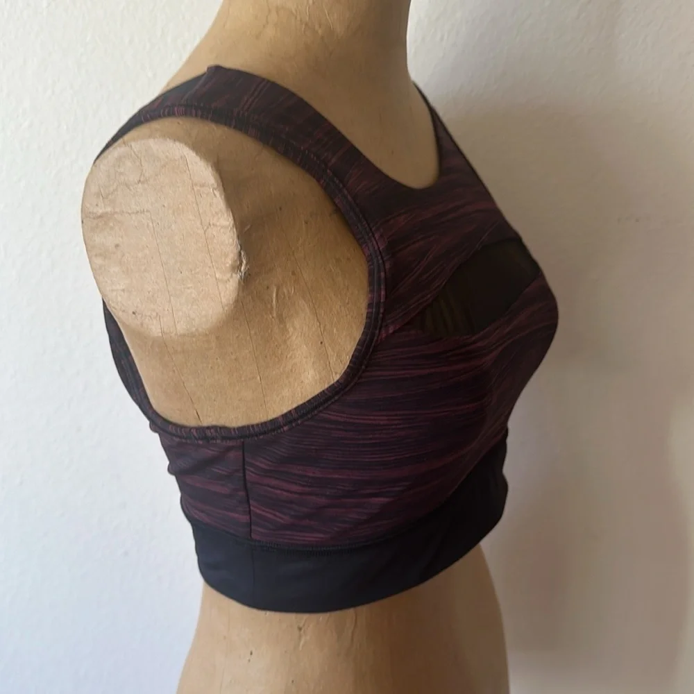 Lululemon sz 8 Run The Day Bra Low Tide Blush Berry/ Black Striped Sports Bra